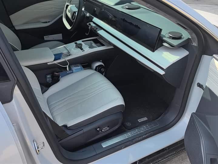 Фото 8 - Geely Galaxy E8