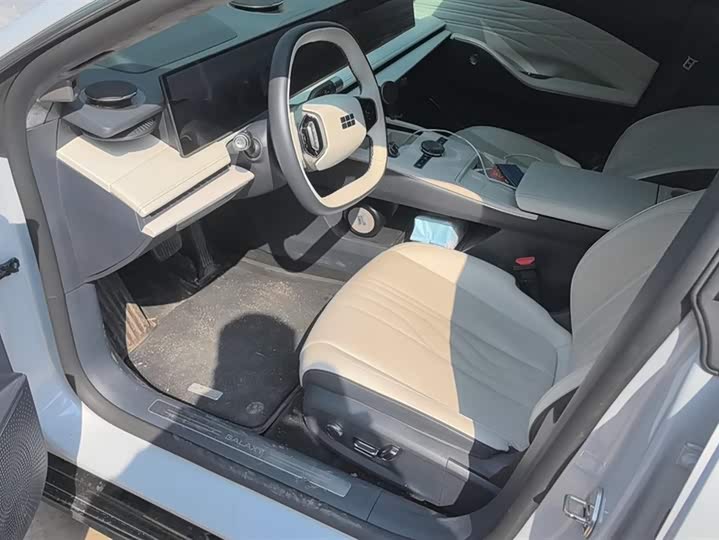 Фото 9 - Geely Galaxy E8