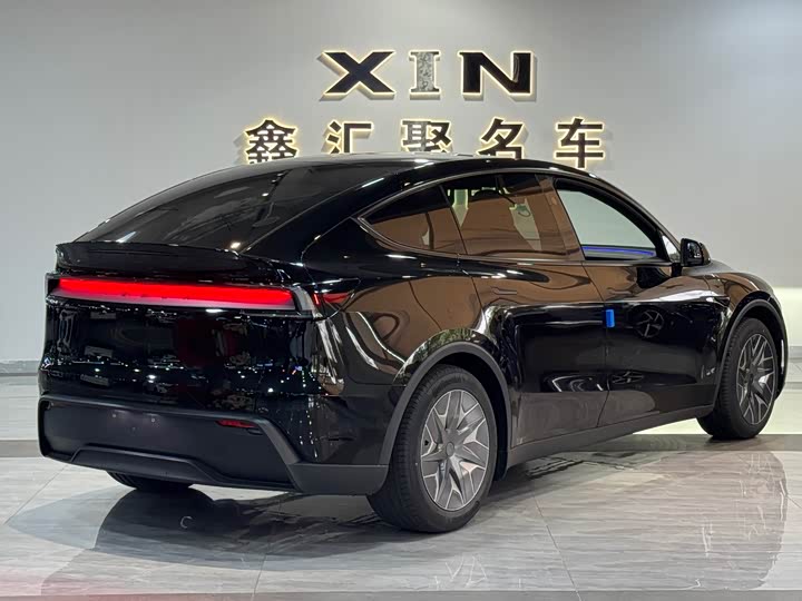 Фото 6 - Tesla Model Y