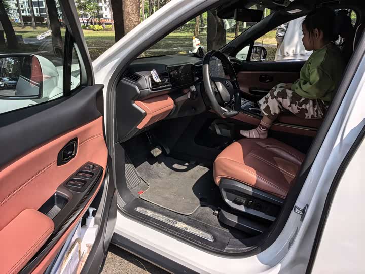 Фото 2 - Nio EC6