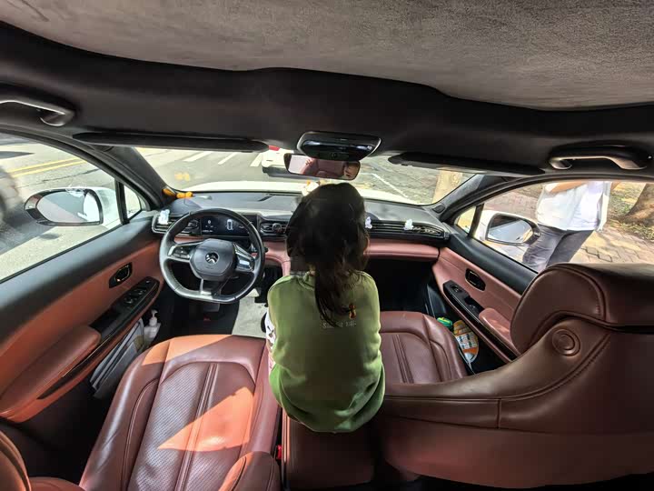 Фото 4 - Nio EC6