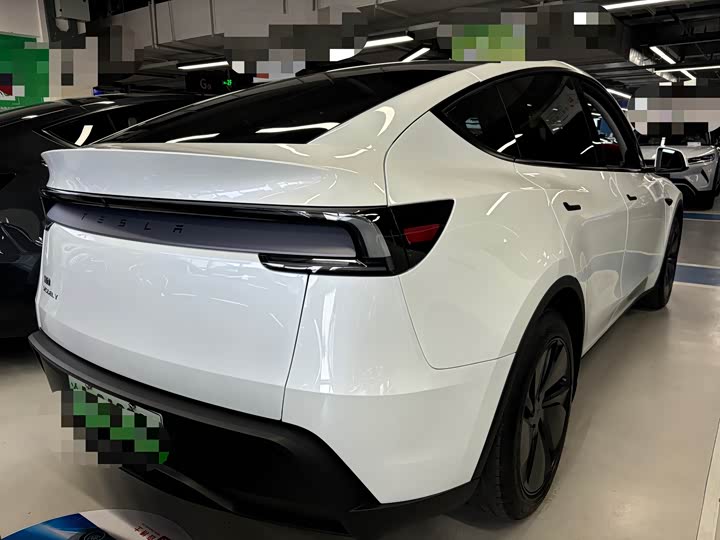 Photo 4 - Tesla Model Y