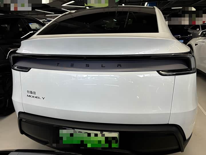 Photo 5 - Tesla Model Y