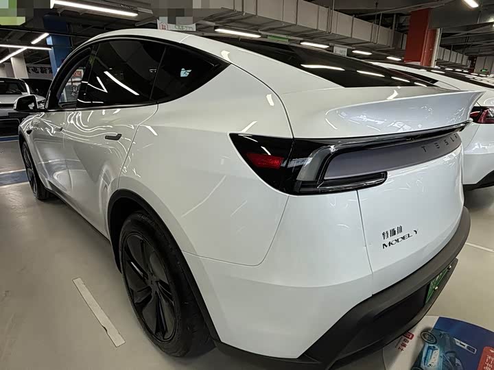 Photo 6 - Tesla Model Y
