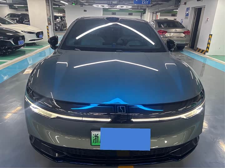 Фото 2 - Zeekr 007