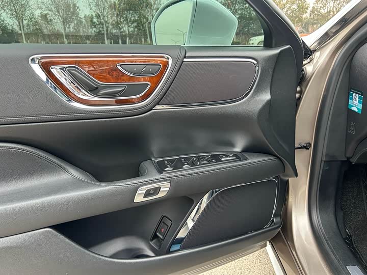 Фото 9 - Lincoln Continental