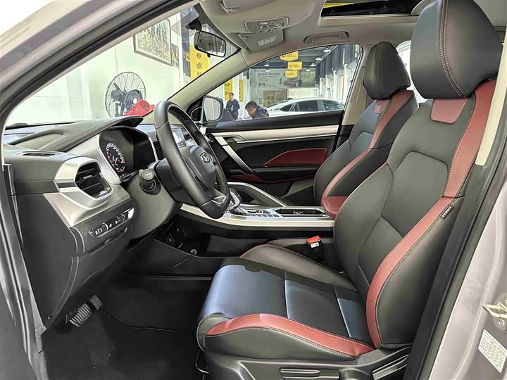 Фото 4 - Geely Coolray