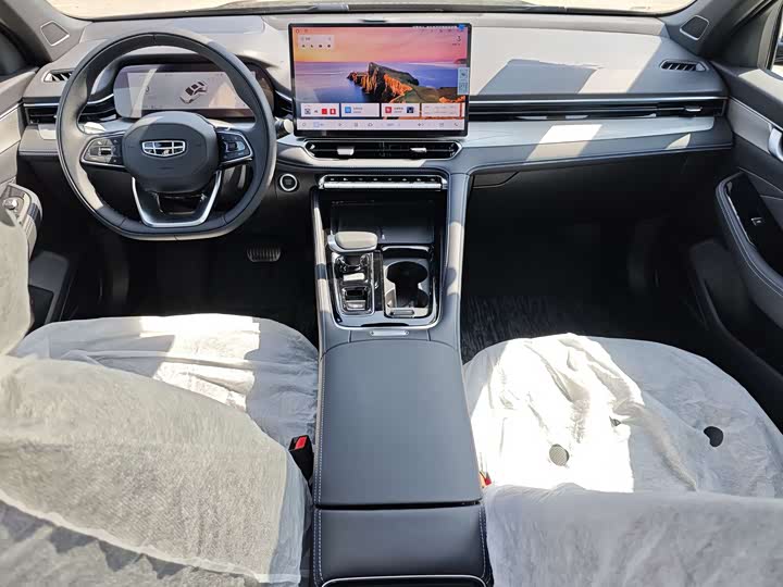 Фото 3 - Geely Preface