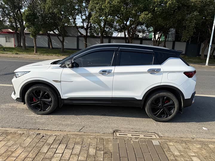 Фото 4 - Geely Coolray