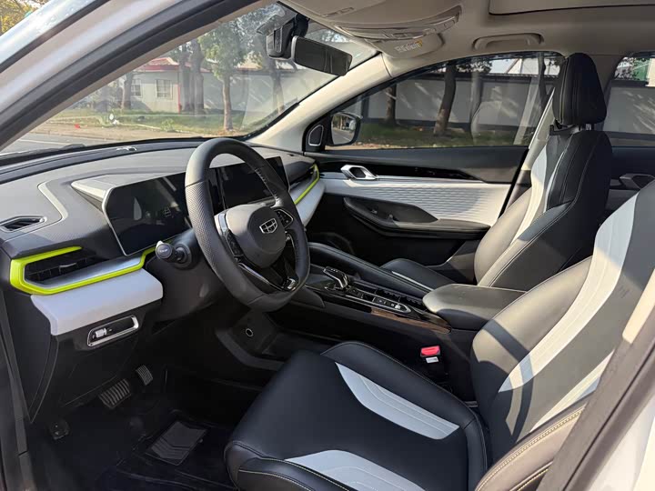 Фото 6 - Geely Coolray