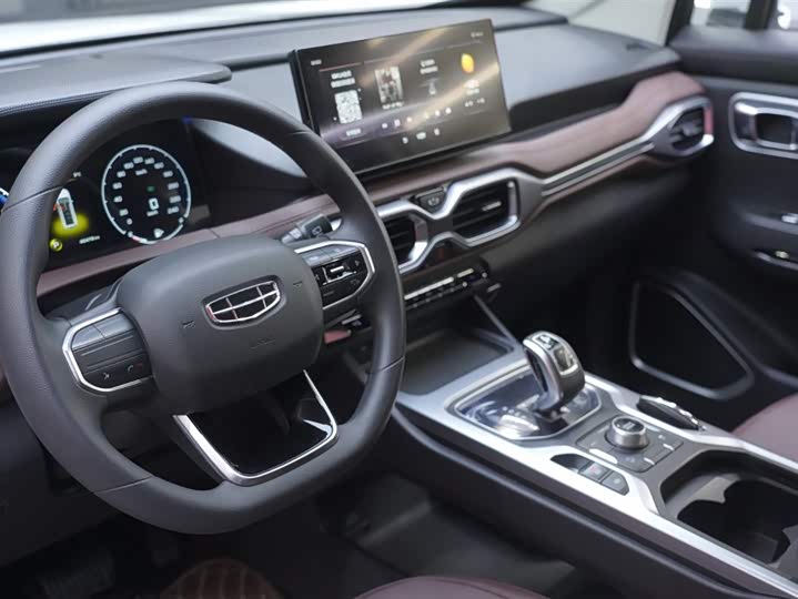 Фото 6 - Geely Okavango