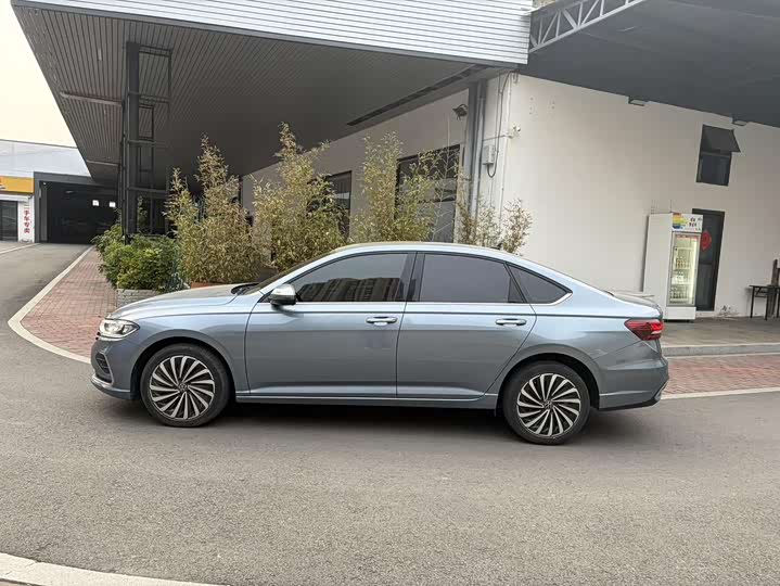 Photo 4 - Volkswagen Lavida