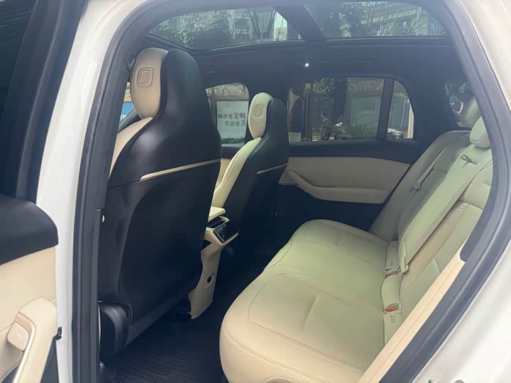 Фото 8 - Nio ES6