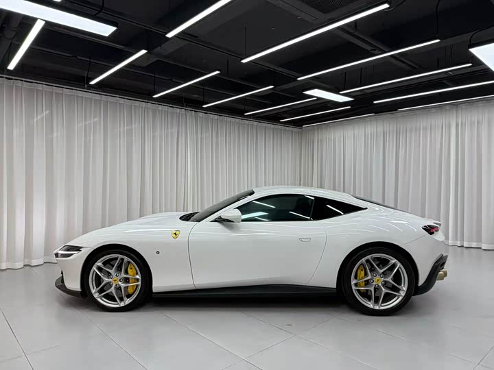 Фото 2 - Ferrari Roma