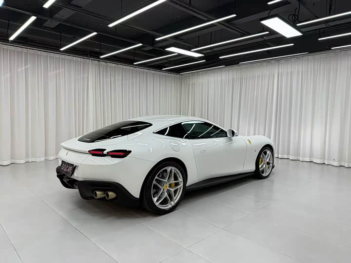 Фото 3 - Ferrari Roma