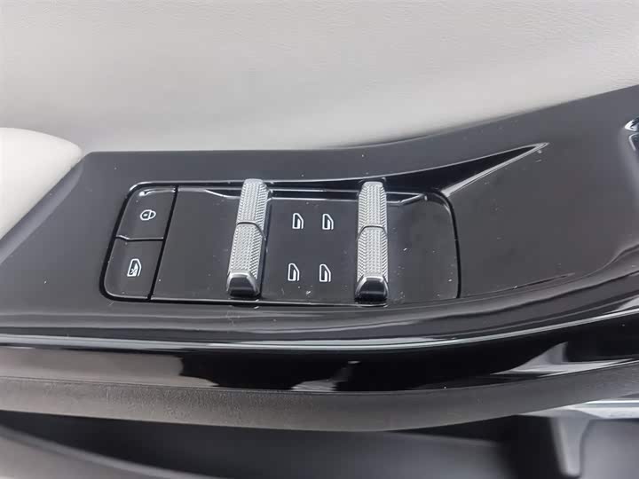 Photo 9 - Geely Galaxy L6