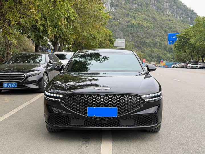 Фото 2 - Genesis G90