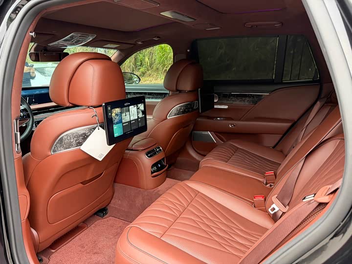 Фото 8 - Genesis G90