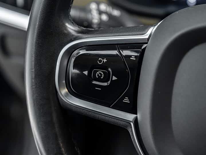 Фото 9 - Volvo S90