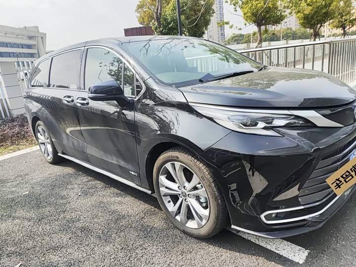 Фото 2 - Toyota Sienna