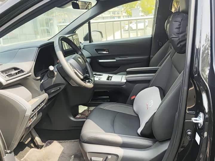 Фото 3 - Toyota Sienna