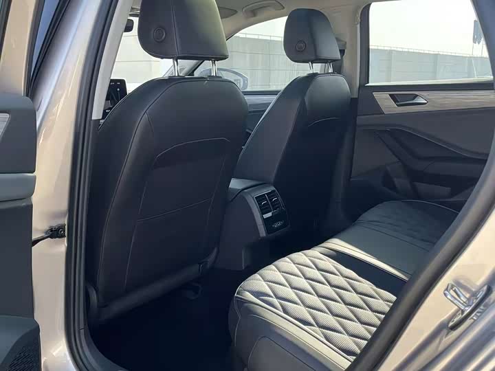 Фото 5 - Volkswagen Sagitar L