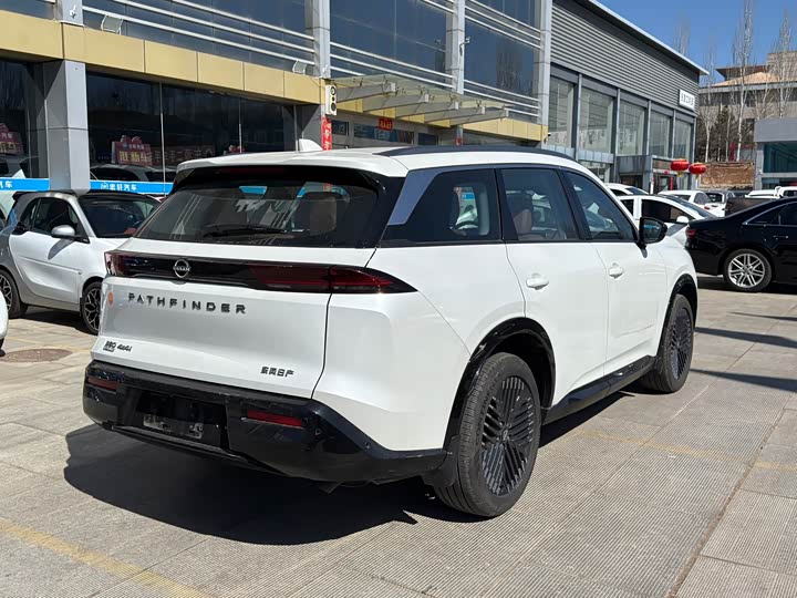 Фото 3 - Nissan Pathfinder