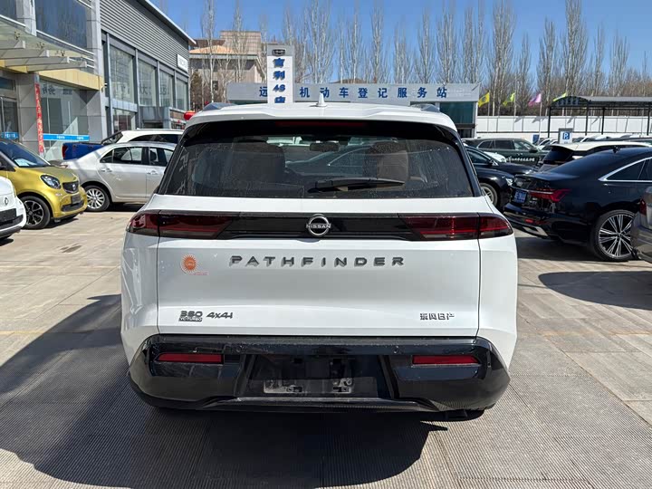 Фото 4 - Nissan Pathfinder