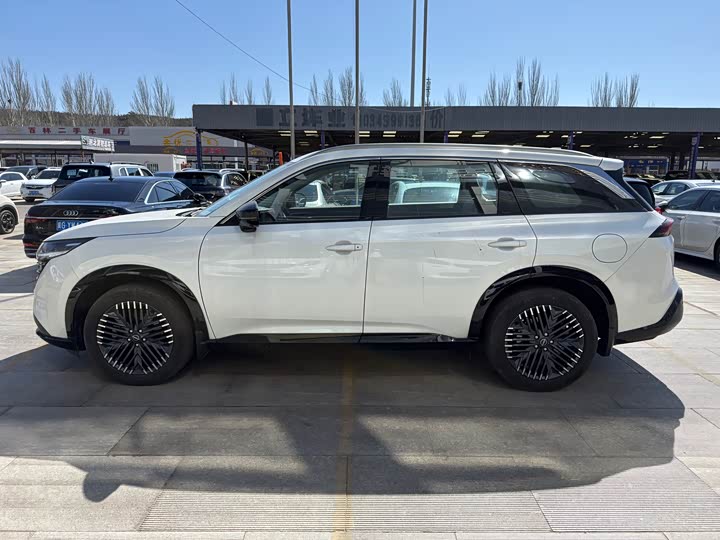 Фото 5 - Nissan Pathfinder