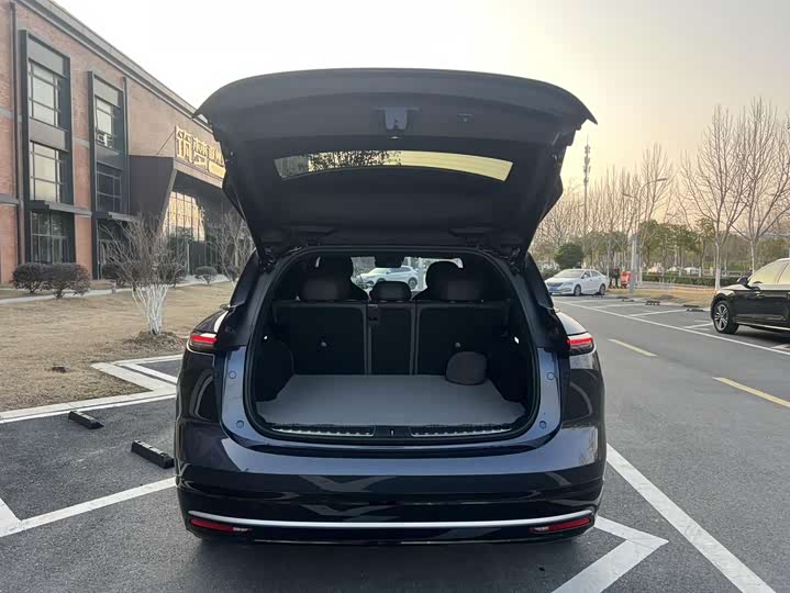 Фото 6 - Nio ES6