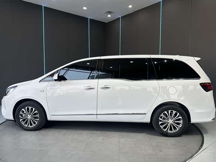 Photo 4 - Buick GL8 ES