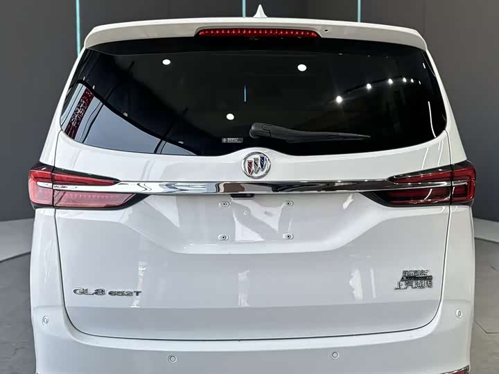 Photo 7 - Buick GL8 ES