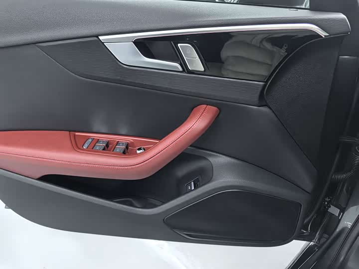 Фото 4 - Audi A4L