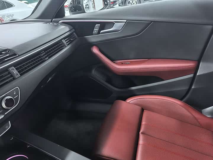 Фото 7 - Audi A4L