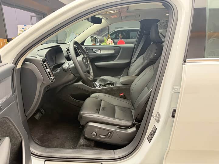 Photo 6 - Volvo XC40