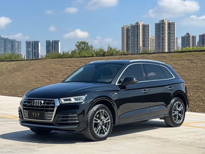 Фото 1 - Audi Q5L