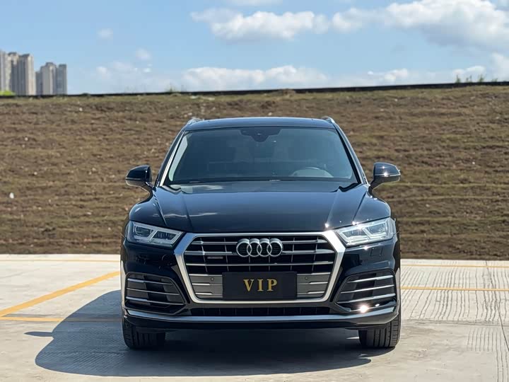 Фото 2 - Audi Q5L