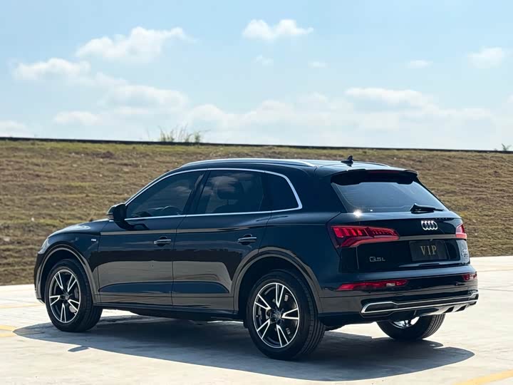 Фото 7 - Audi Q5L