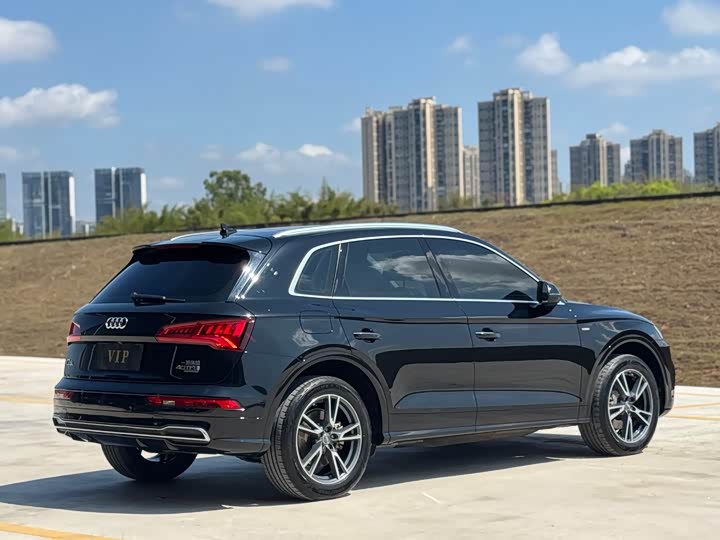 Фото 9 - Audi Q5L