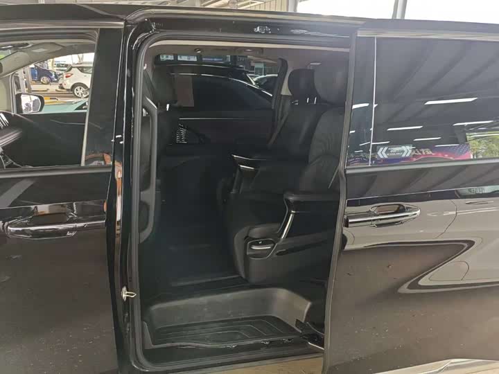 Фото 3 - GAC Trumpchi M8