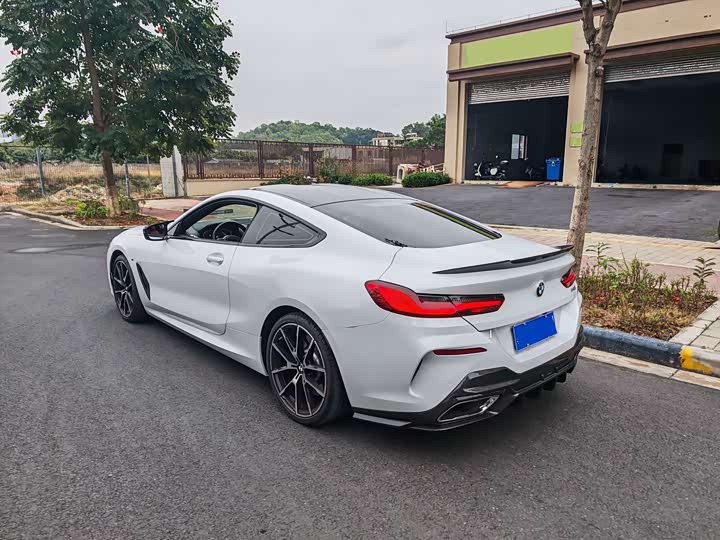 Photo 3 - BMW 8 Series