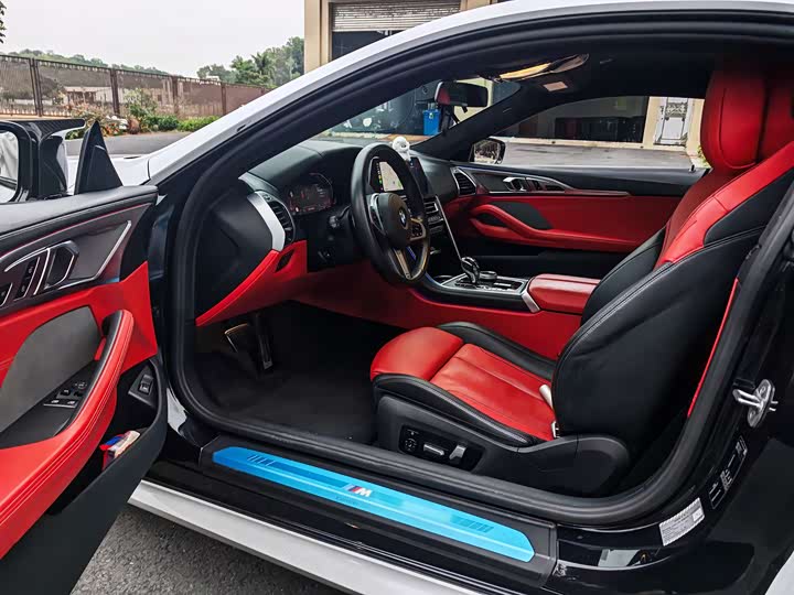 Photo 6 - BMW 8 Series