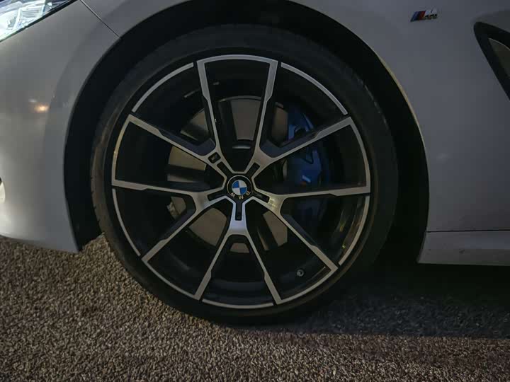 Photo 9 - BMW 8 Series