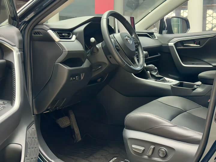 Photo 4 - Toyota Wildlander