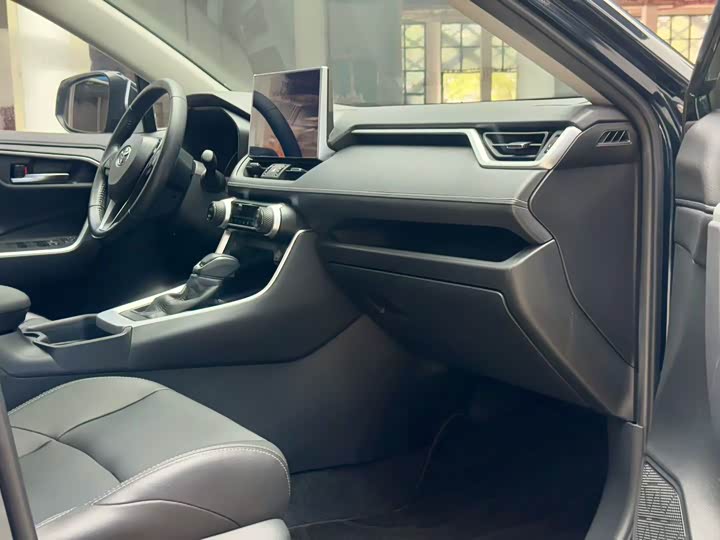 Photo 5 - Toyota Wildlander