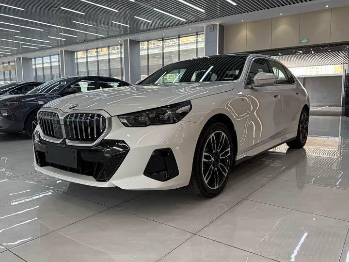 Фото 1 - BMW 5 Series