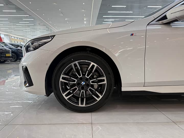 Фото 6 - BMW 5 Series