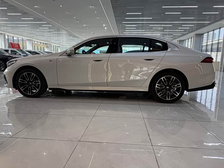 Фото 7 - BMW 5 Series