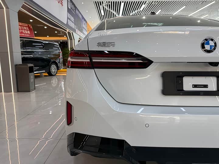 Фото 8 - BMW 5 Series