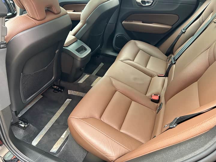 Фото 8 - Volvo XC60